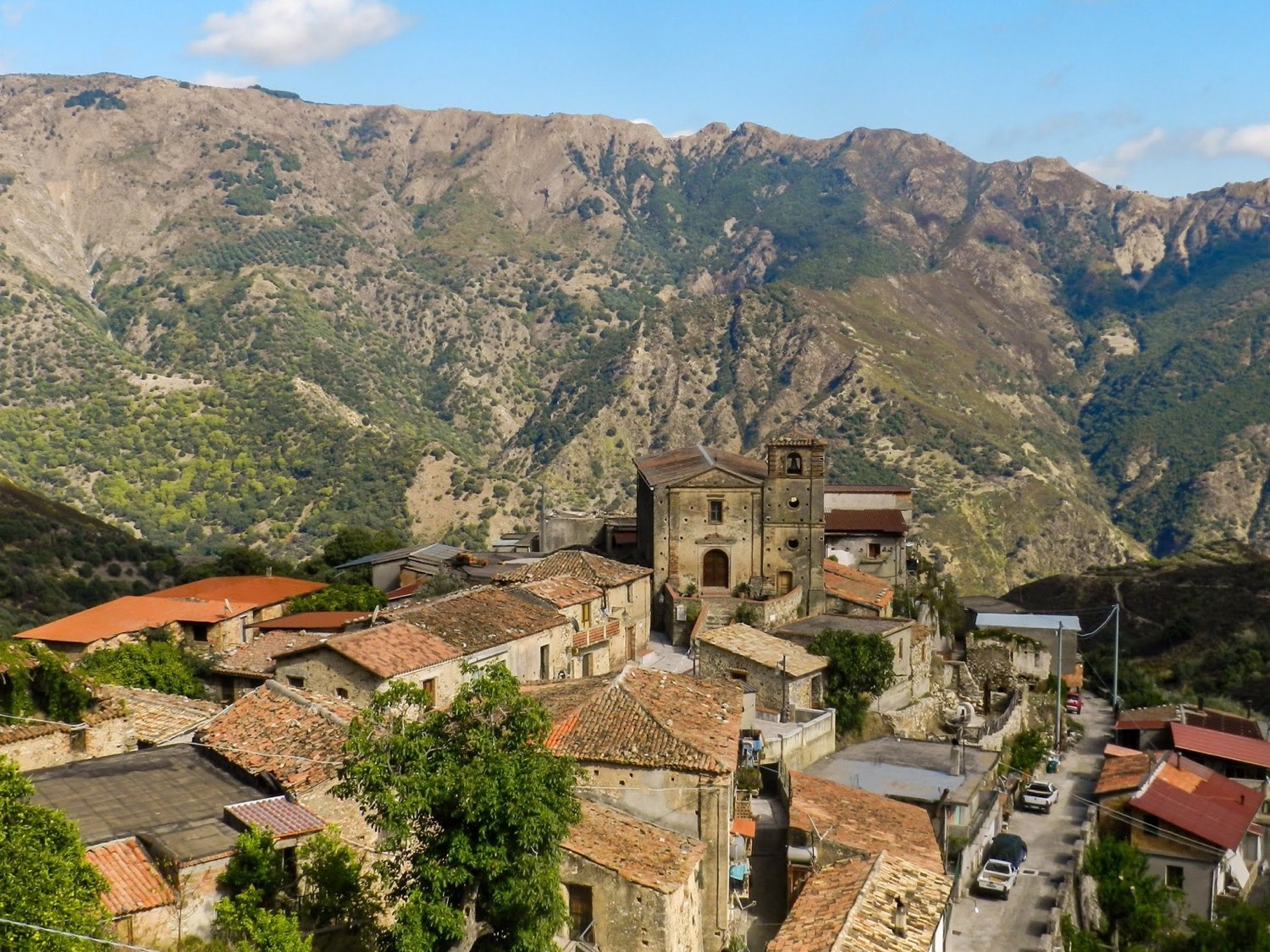 Chiesa di San Giovanni Battista e Piazza Alimos - Amici Di Gallicianò Casa Giufà