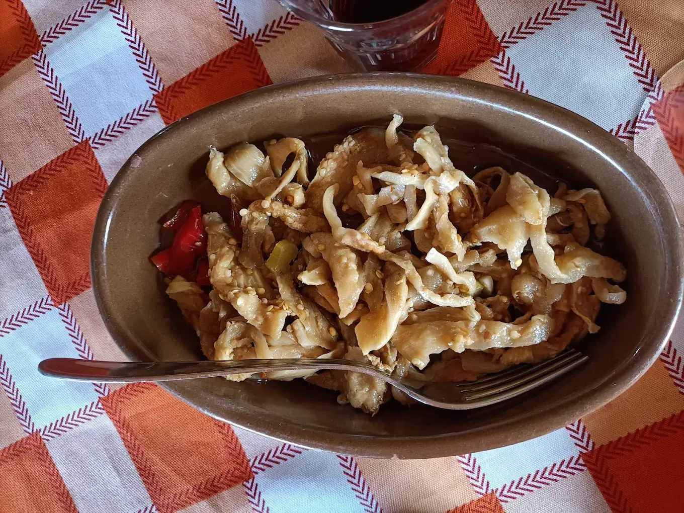 Melanzane sottolio servite in terrina